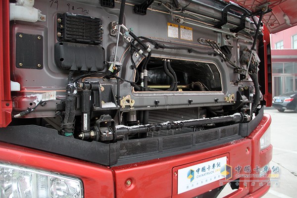 一汽解放 J6P 350馬力 8X4載貨車(chē)底盤(pán)