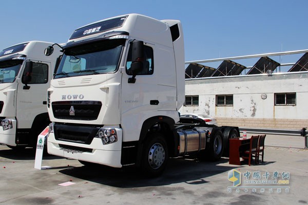 重汽豪沃T7H 6x4牽引車促銷 優(yōu)惠0.3萬(wàn)元