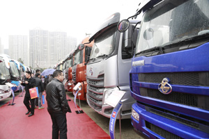 乘龍汽車助力玉柴機(jī)器2016營銷服務(wù)大會(huì)