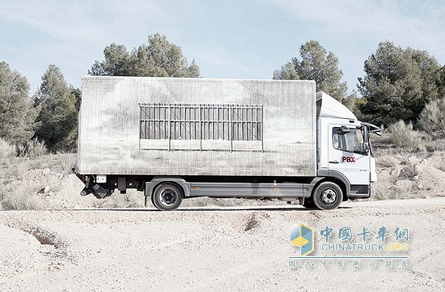 華麗的轉(zhuǎn)身——卡車變?yōu)橐苿?dòng)藝術(shù)畫廊