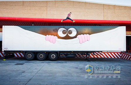 華麗的轉(zhuǎn)身——卡車變?yōu)橐苿?dòng)藝術(shù)畫廊