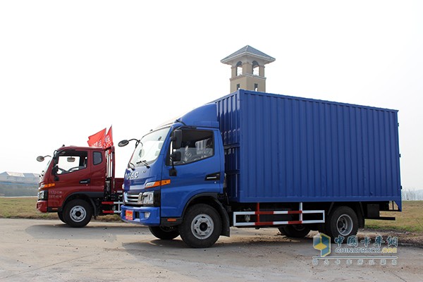 駿鈴V6采用高強框架安全車身設(shè)計，應(yīng)用高強剛材料，高標(biāo)準通過頂壓、側(cè)壓、后壓和前圍安全碰撞試驗。