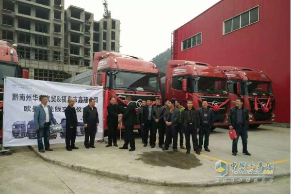 鑫隆化工采購8臺歐曼GTL超能版牽引車在當(dāng)?shù)匚；袌鲆鸩恍∞Z動