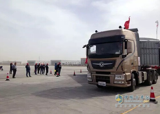 “出彩天龍哥 中國好司機”東風(fēng)天龍卡車駕駛員大賽烏魯木齊站