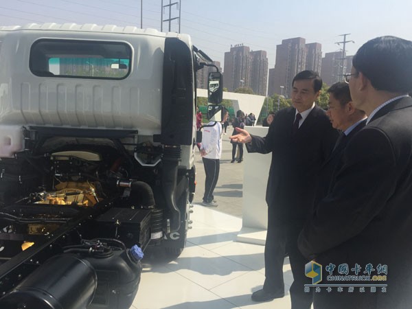 江淮汽車董事長安進(jìn)視察黃金傳動(dòng)系