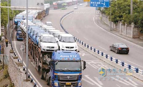 重慶海爾路嚴查貨車超限