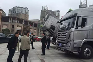 創(chuàng)虎危化品車瀏陽推介會斬獲訂單26臺