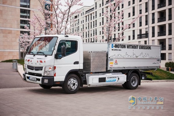 戴姆勒在斯圖加特測(cè)試Fuso E-Cell 電動(dòng)卡車(chē)
