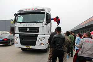 中國(guó)重汽汕德卡、斯太爾2016購(gòu)車嘉年華活動(dòng)在石家莊舉行