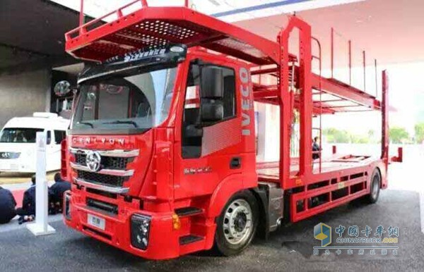 上汽紅巖中置軸轎運車
