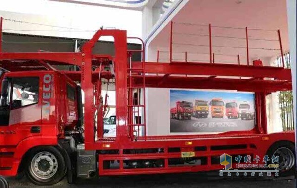上汽紅巖中置軸轎運車
