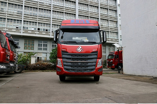 東風(fēng)柳汽 乘龍H7 450馬力 6X4 牽引車(chē)