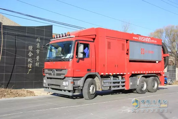 非破壞挖掘抽吸車清掃北京水泥路面