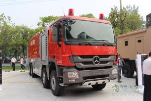 奔馳Actros 2648 6×2卡車(chē)榮耀亮相 暨利星行商用車(chē)?yán)ド娇偛块_(kāi)業(yè)