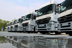 奔馳Actros 2648 6×2卡車(chē)榮耀亮相 暨利星行商用車(chē)?yán)ド娇偛块_(kāi)業(yè)