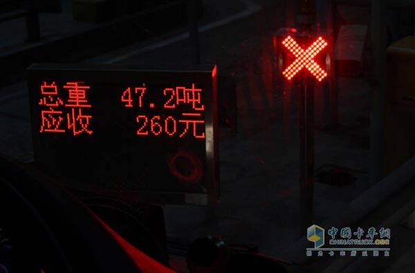 時(shí)速80KM/h，發(fā)動(dòng)機(jī)轉(zhuǎn)速僅為1050rpm