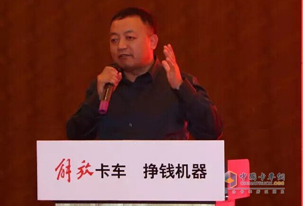 青島工廠中重卡營(yíng)銷副部長(zhǎng)王文起先生