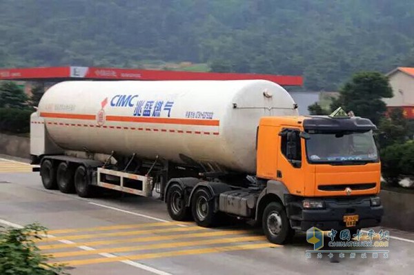 危化品運(yùn)輸車