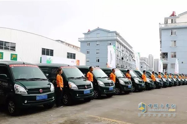 新能源汽車交車現(xiàn)場(chǎng)