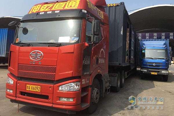乾坤道通物流公司149輛車，其中148臺(tái)是搭載錫柴奧威機(jī)的解放卡車