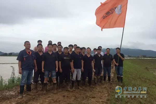聯(lián)合卡車(chē)民兵隊(duì)合影