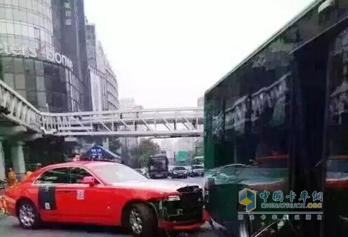 大型客車、公交：遮擋視線