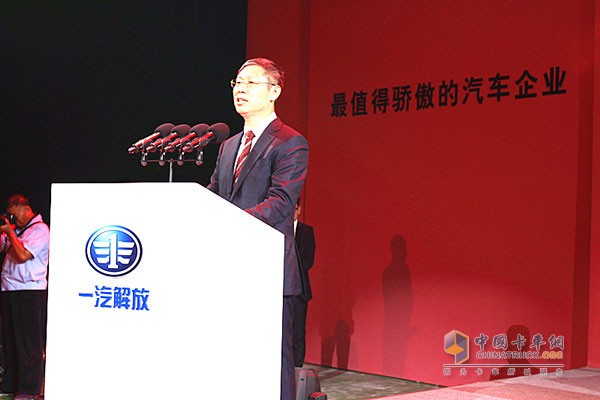 解放卡車黨委書記、總經(jīng)理胡漢杰道出了解放六十年來的成長與歷程