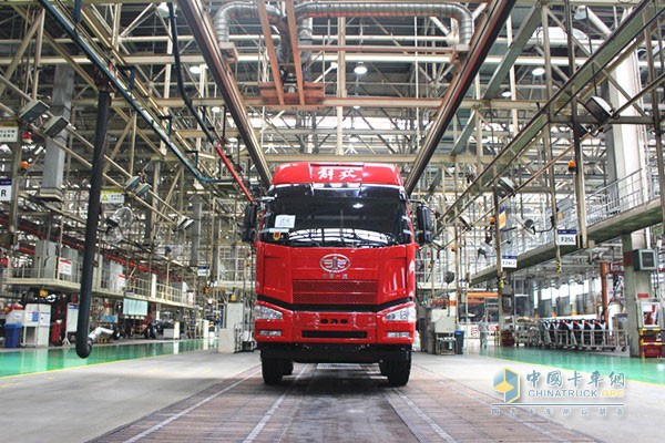 解放J6是當前物流快運市場引領(lǐng)卡車市場高端需求的專屬產(chǎn)品