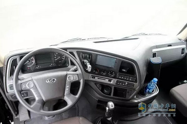創(chuàng)虎6x2甩掛運(yùn)輸車(chē)