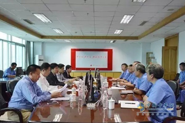 朝陽市政府副市長張東群帶領(lǐng)市相關(guān)局委辦主要負(fù)責(zé)人來朝柴動力考察調(diào)研