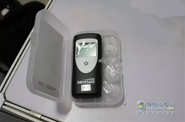 便攜式ALCOLOCK酒精測(cè)試檢測(cè)十分方便