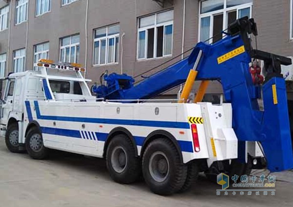 應(yīng)該如何正確的去保養(yǎng)清障車的發(fā)動(dòng)機(jī)呢
