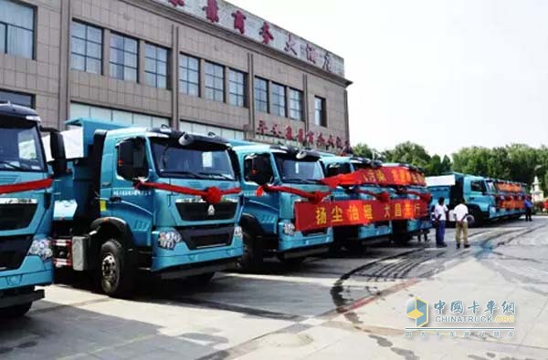 中國(guó)重汽渣土車