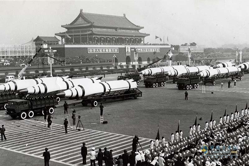 中國(guó)重汽—威武之師