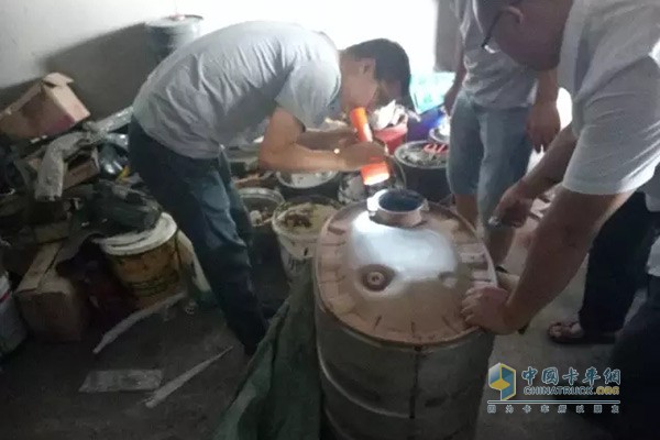 美豐加藍服務人員為車輛排除故障