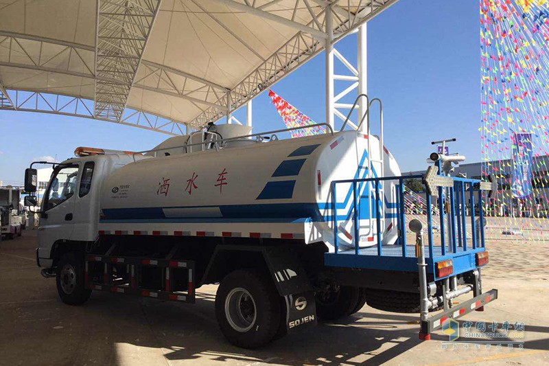 時(shí)駿灑水車(chē)