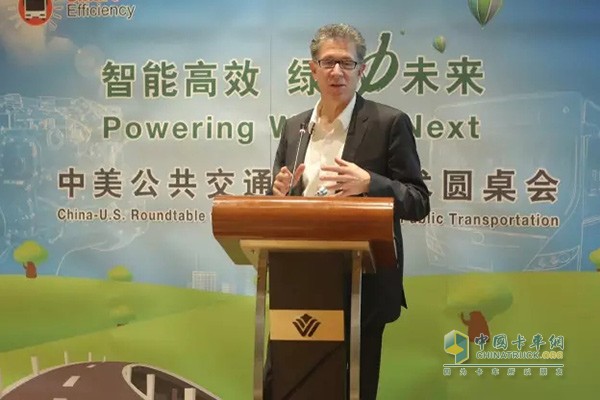 康明斯集團副總裁曹思德發(fā)言