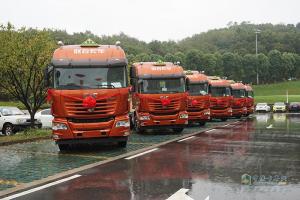 聯(lián)合卡車?；奉I(lǐng)域綻華彩 獲寶華物流批量采購(gòu)40臺(tái)車
