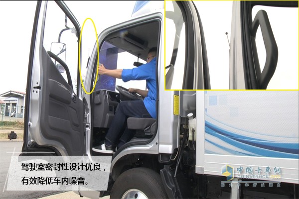 啟動奧鈴CTS超級輕卡，駕駛室內(nèi)的噪音聲響很小，車身雙道密封，車門正壓結(jié)構(gòu)密封，全面提升駕駛室的密封性。由于整車的精細(xì)化，在耐候性提升的同時(shí)，整車噪音也相對降低，同比國際標(biāo)準(zhǔn)低了4分貝。