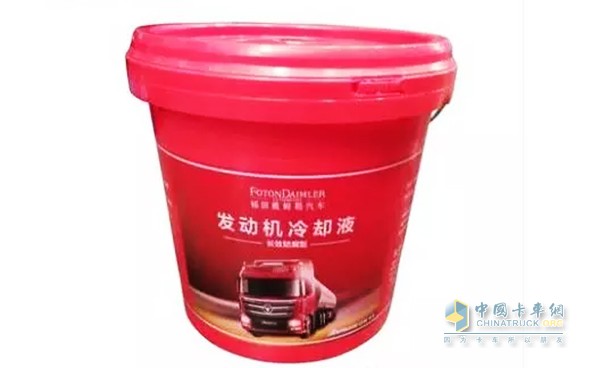 溫度驟降 防凍液及時更換防凍液可以有效防止寒冷季節(jié)停車時冷卻液結(jié)冰而脹裂散熱器和凍壞發(fā)動機氣缸體或蓋，而一些卡友在夏季補充或添加防凍液時，喜歡用自來水來代替防凍液。