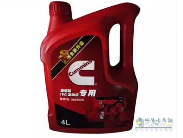 季節(jié)變換，機油也需更換機油，即發(fā)動機潤滑油，被譽為汽車的“血液”，能對發(fā)動機起到潤滑、清潔、冷卻、密封、減磨、防銹、防蝕等作用。機油分為普通機油和通用機油兩種。