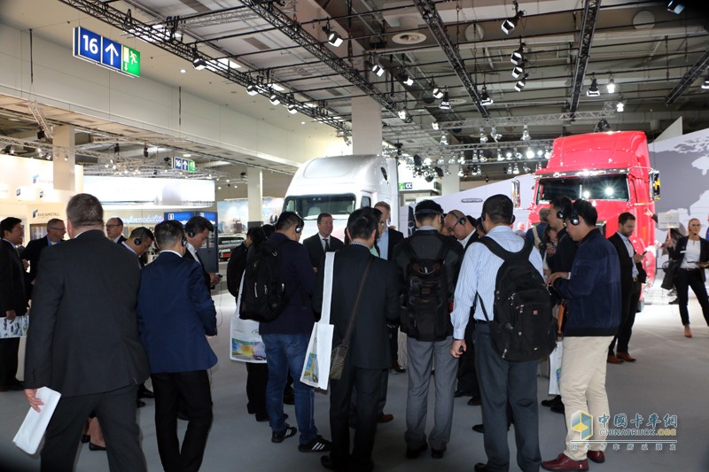 見證中國力量 歐曼EST超級卡車IAA2016引圍觀