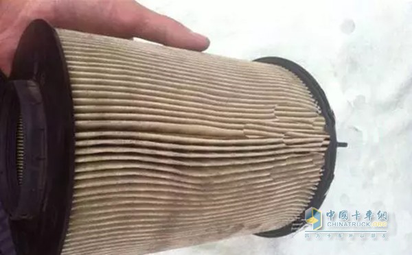 按時清洗節(jié)氣門;清理進氣管道并更換空氣濾清器。