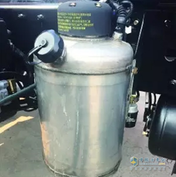　電控大泵不挑油，一缸一泵好維修，大泵油嘴成本低，氣驅(qū)無泵更皮實(shí)。