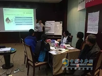 咨詢(xún)老師就微信營(yíng)銷(xiāo)的全部?jī)?nèi)容，分享知識(shí)地圖和執(zhí)行關(guān)鍵點(diǎn)。