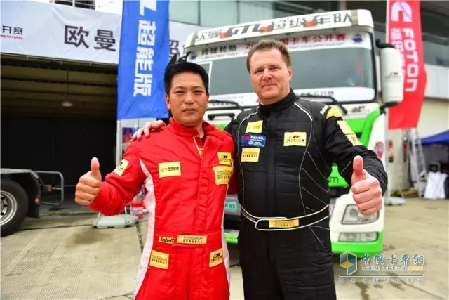 歐曼GTL超級(jí)車(chē)隊(duì)車(chē)手合影