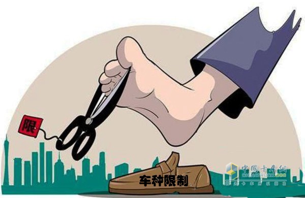 據(jù)從蘇州市交警支隊(duì)獲悉，蘇嘉杭高速公路或?qū)⒃谀甑讓?shí)行車種限制的管理措施，具體施行時(shí)間與蘇嘉甬高速公路正式通車時(shí)間同步。相關(guān)負(fù)責(zé)人透露，此舉將極大緩解蘇嘉杭高速公路日益嚴(yán)重的交通擁堵情況。