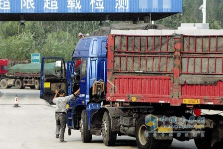 貨運(yùn)源頭單位 放行超載貨車 或?qū)⒘P1萬(wàn)元