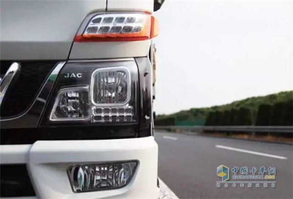 標(biāo)配霧燈、LED日間行車燈