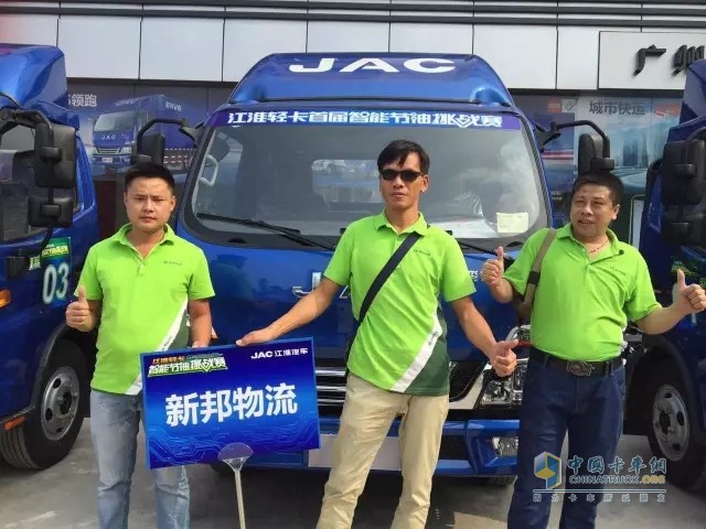 駿鈴的新邦物流代表隊，颯爽英姿